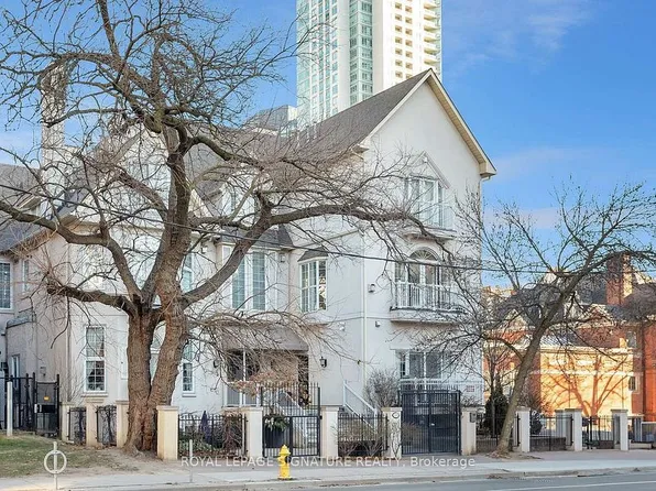 539 Jarvis St #M8, Toronto, ON M4Y 2H7