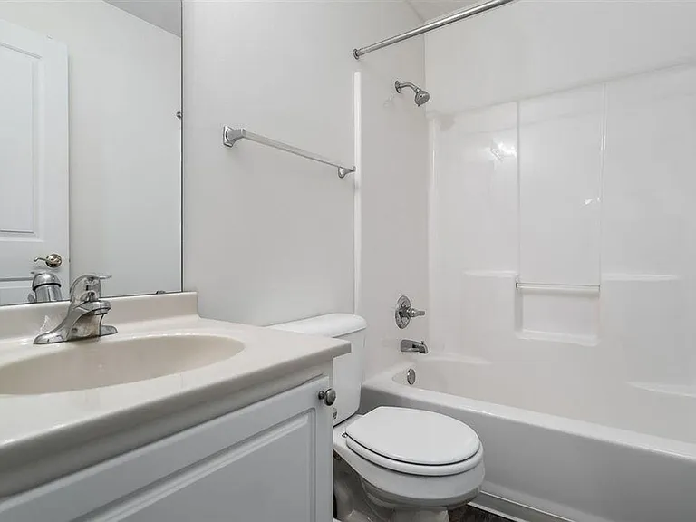 500-530 E Inman Pkwy — Photo 11