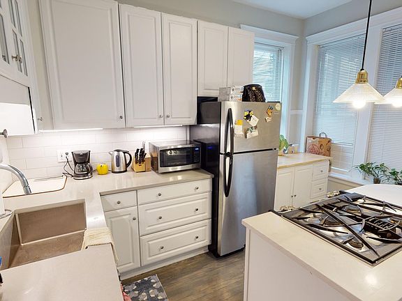 3rd image of 3043 N Kenmore Ave APT 2F