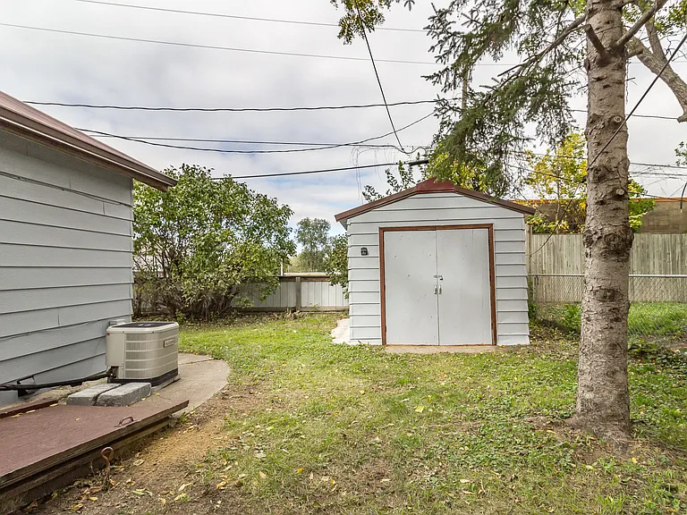 1324 W Sioux St — Photo 17