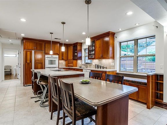 3rd image of 10226 Crestover Dr