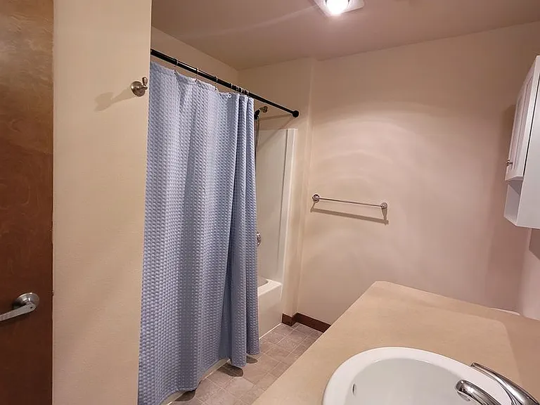 910 Gladstone St #110 — Photo 17