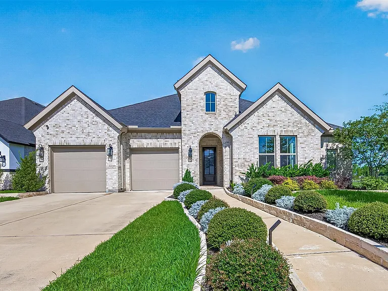 1635 Delta Oaks Dr — Photo 2