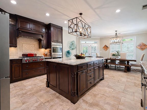 2nd image of 2404 Hideaway Pl SE