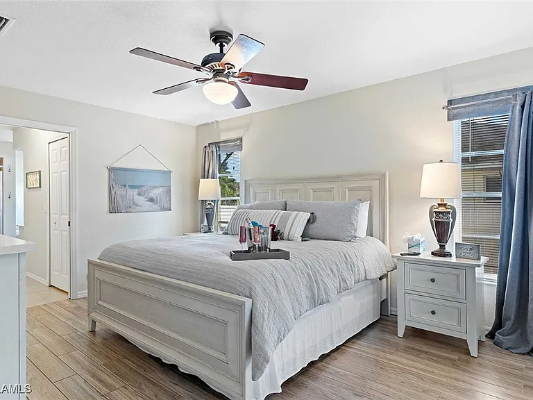 4810 SW 25th Pl — Photo 11