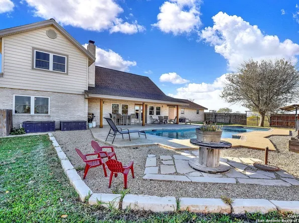 15477 FM 1344, Falls City, TX 78113