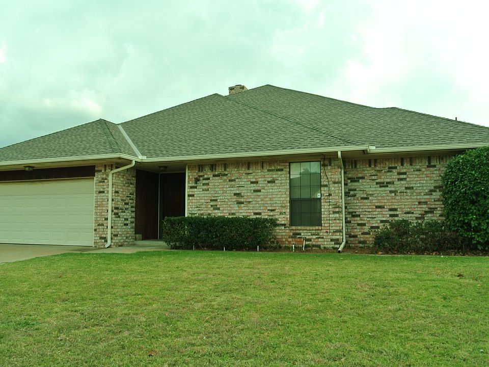 1st image of 2732 Silvertree Dr