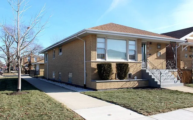 5201 S Avers Ave photo 1