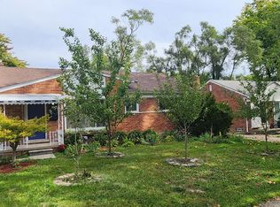 24002 Colchester Dr, Farmington, MI 48336