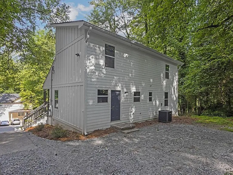 1080 Westmont Rd SW — Photo 3