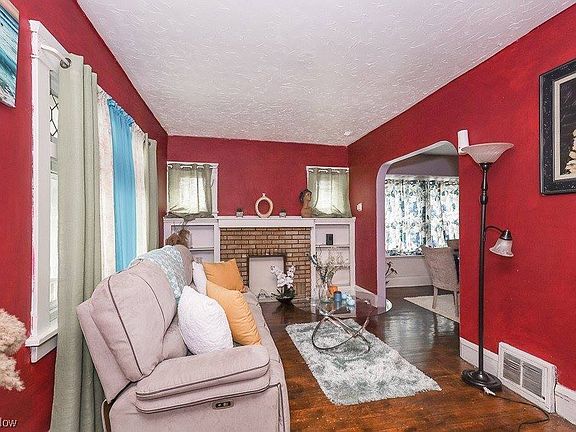 4th image of 12604 Farringdon Ave
