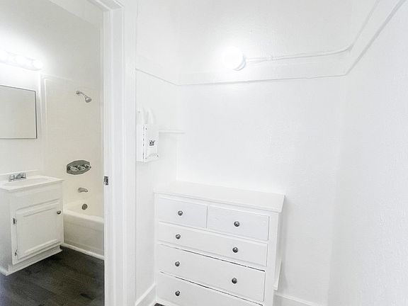 5th image of 514 S Union Dr #404