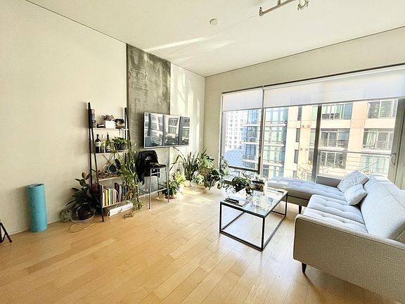 4th image of 1100 S Hope St APT 913