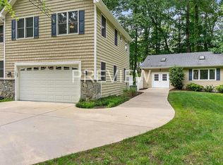 1007 Pickett Pl SW, Vienna, VA 22180