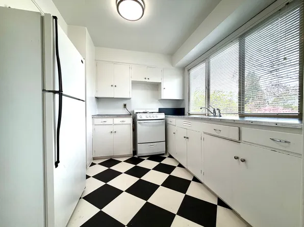 105 NE 61st Ave, Portland, OR