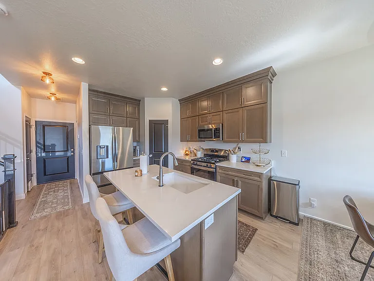 3758 S 3300 W — Photo 11