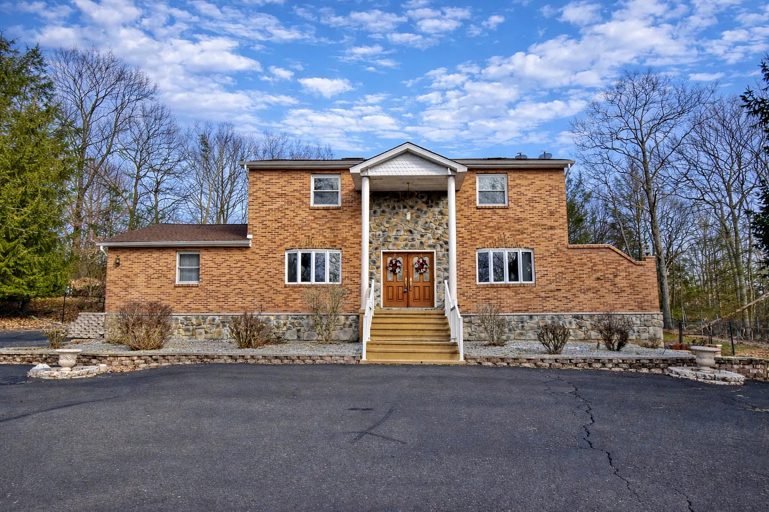4 bed, 2626 sqft, $2,895 — Photo 1