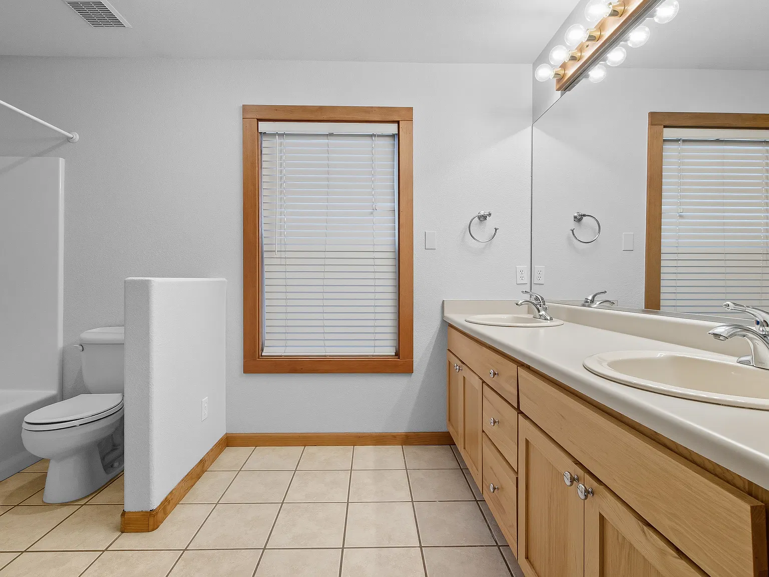 Single Family Home For Rent — Photo 3