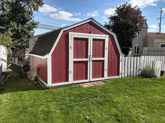 4th image of 22412 Cranbrook St