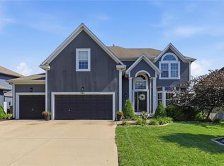 5911 Theden St, Shawnee, KS 66218