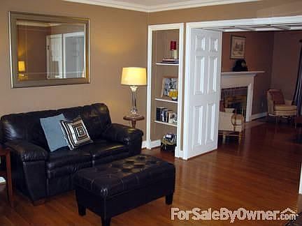 Front living room : Built in shelving and custom mill-work