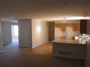 3rd image of 3088 Pondview Dr