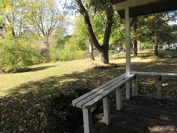2nd image of 907 River Acres Dr
