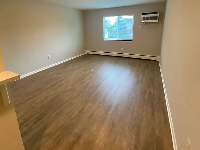 1118 Lafayette Ave — Photo 15