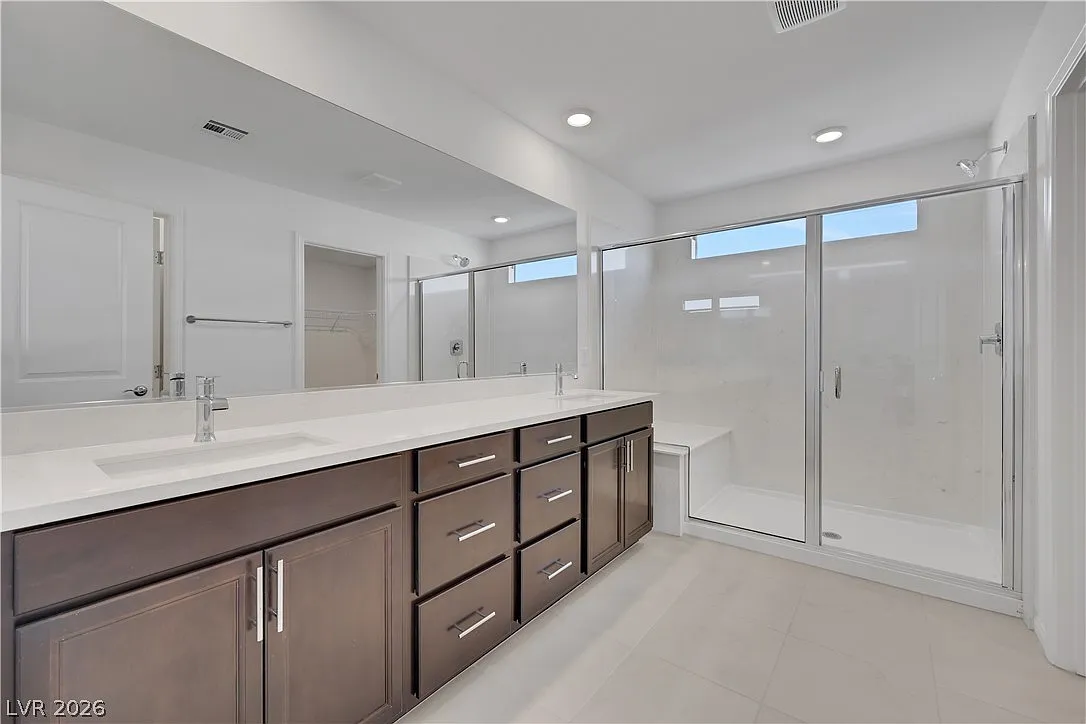 5 bed, 2832 sqft, $2,745 — Photo 4