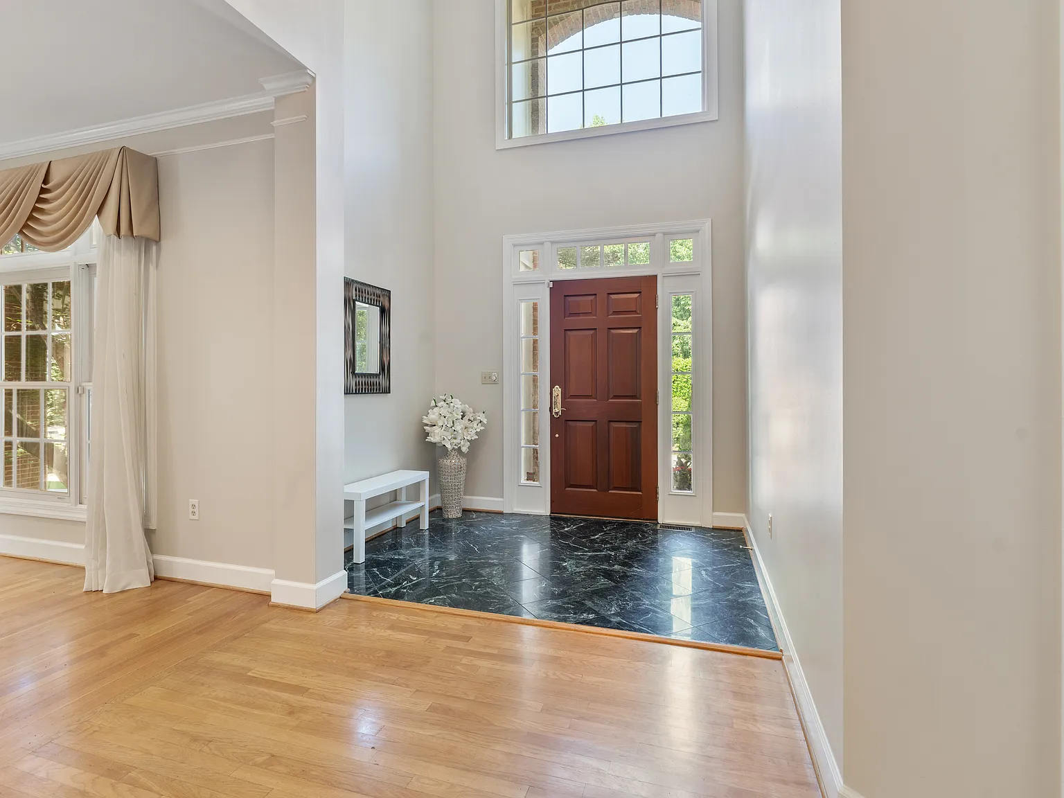 4 bed, 5009 sqft, $6,800 — Photo 4