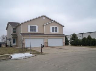 2827 Gill St, Bloomington, IL