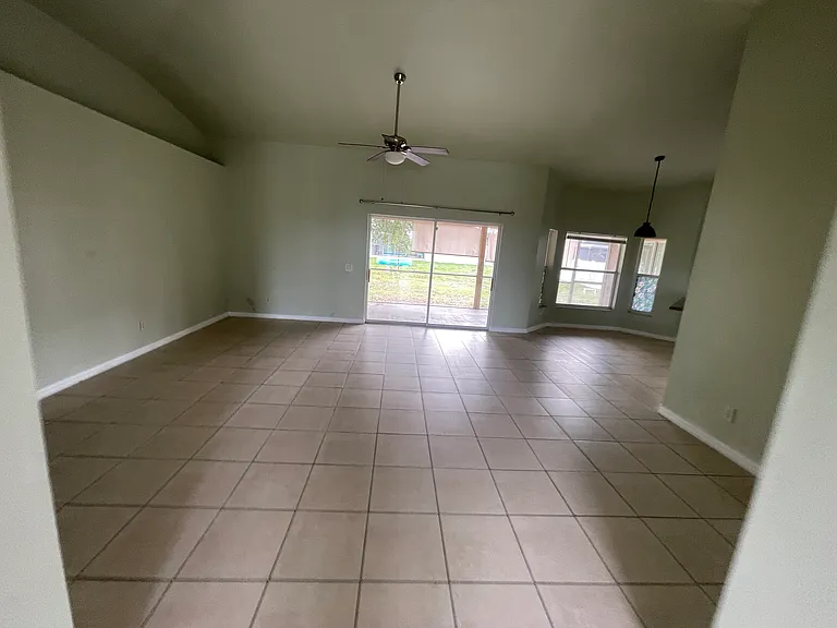 1637 NW 6th Pl — Photo 25