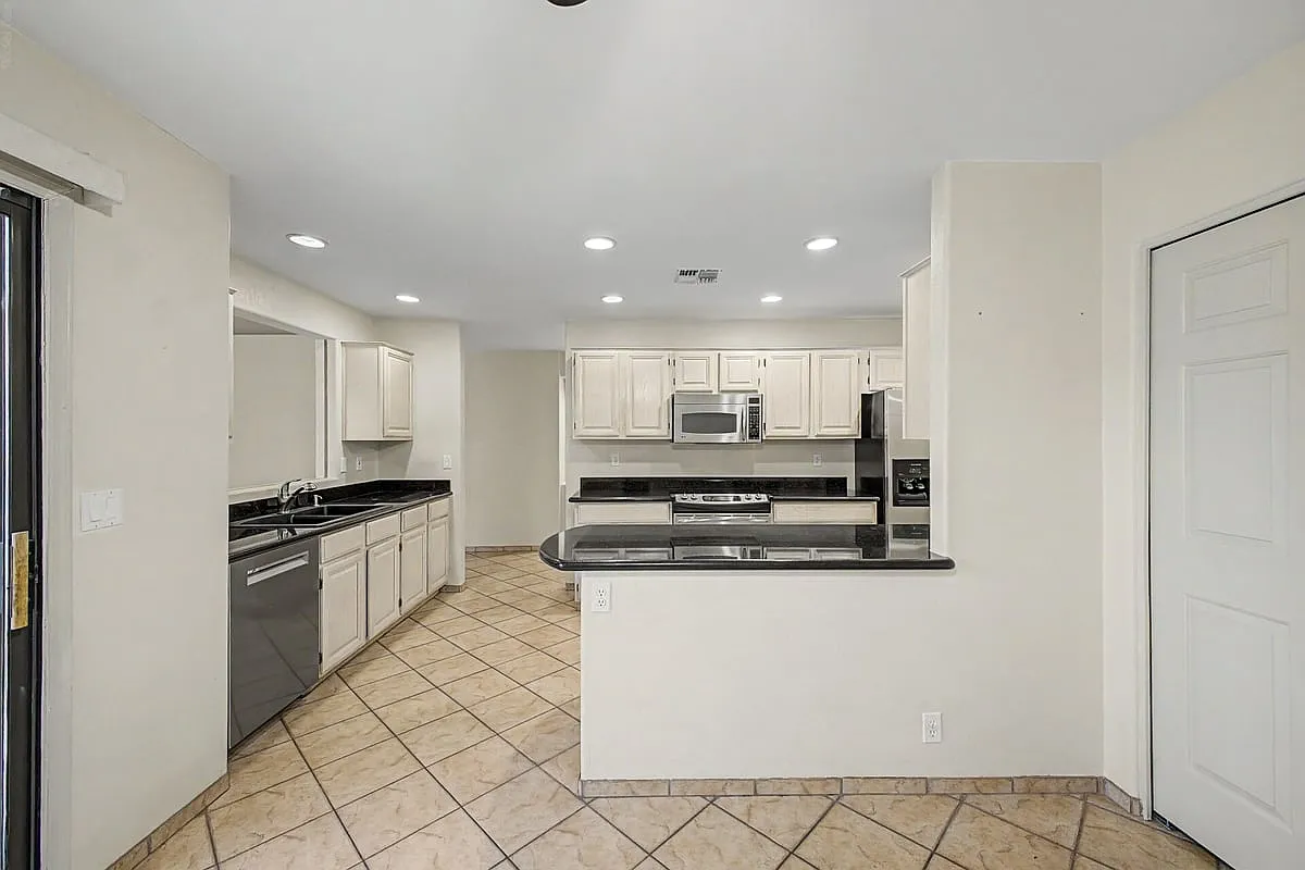 14462 N Sherwood Dr Unit B — Photo 4