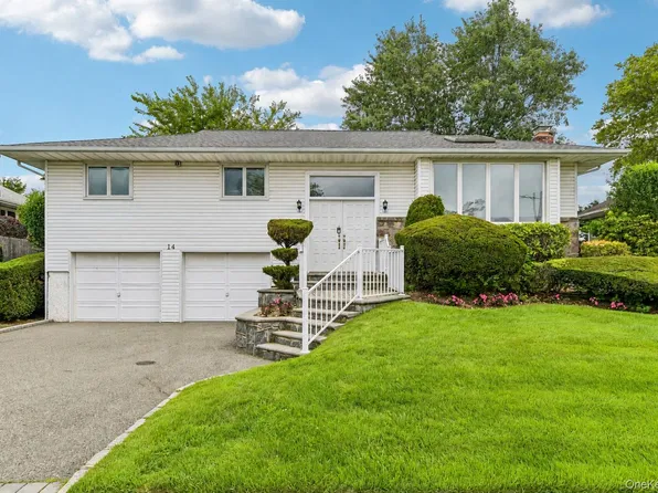 14 Gloria Place, Plainview, NY 11803