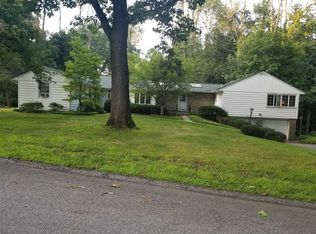 38 Tree Top Ln, Poughkeepsie, NY 12603