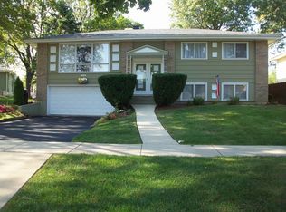 623 Lilac Way, Lombard, IL 60148