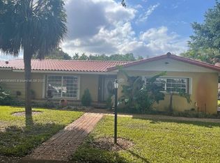 7510 Loch Ness Dr, Miami Lakes, FL 33014
