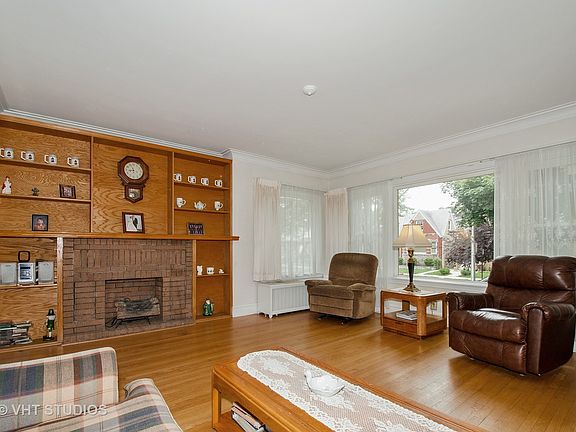 2nd image of 5135 N Lowell Ave