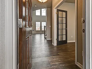 5 bed, 3.5 bath, 3400 sqft, $3,350 — Photo 2
