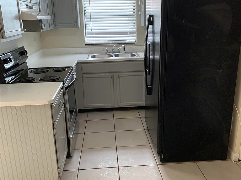 200 Sevilla St #B — Photo 4