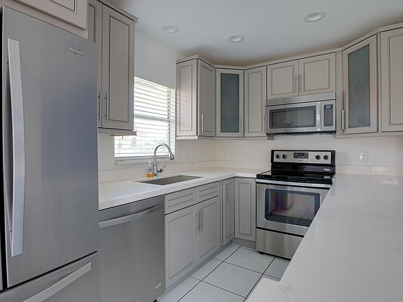 4th image of 145 Tuscany Ln #B