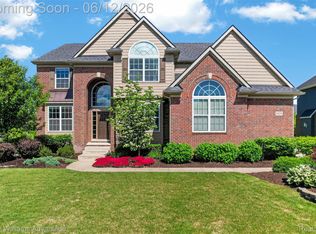 24576 Turnburry Ct, South Lyon, MI 48178