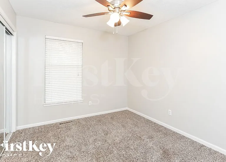 308 Oak St W — Photo 15