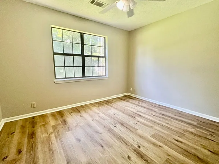 14A Argon Dr NW — Photo 2