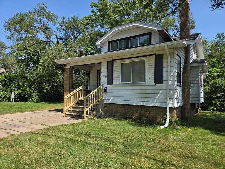 2806 NE Madison Ave — Photo 1