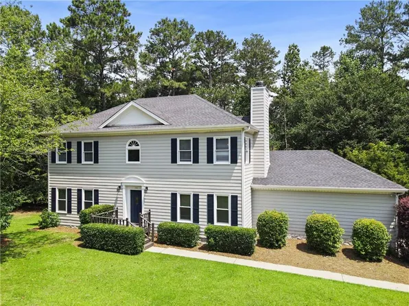 110 Regent Ct, Bogart, GA 30622