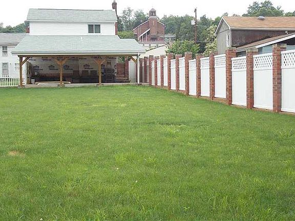 back yard to house