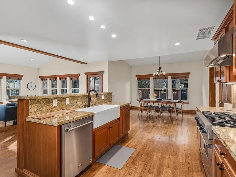 225 Juniper Ct — Photo 7