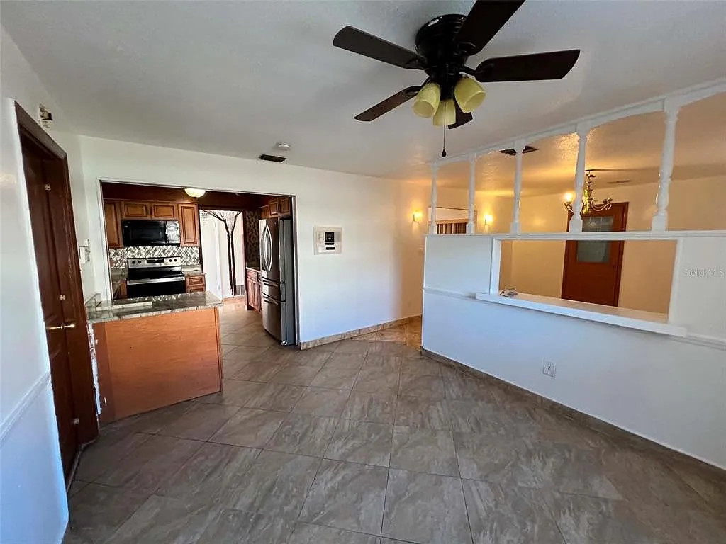 4 bed, 2.0 bath, 1861 sqft, $2,400 — Photo 4