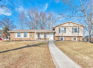 1 Pershing Lake Dr, Saint Peters, MO 63376